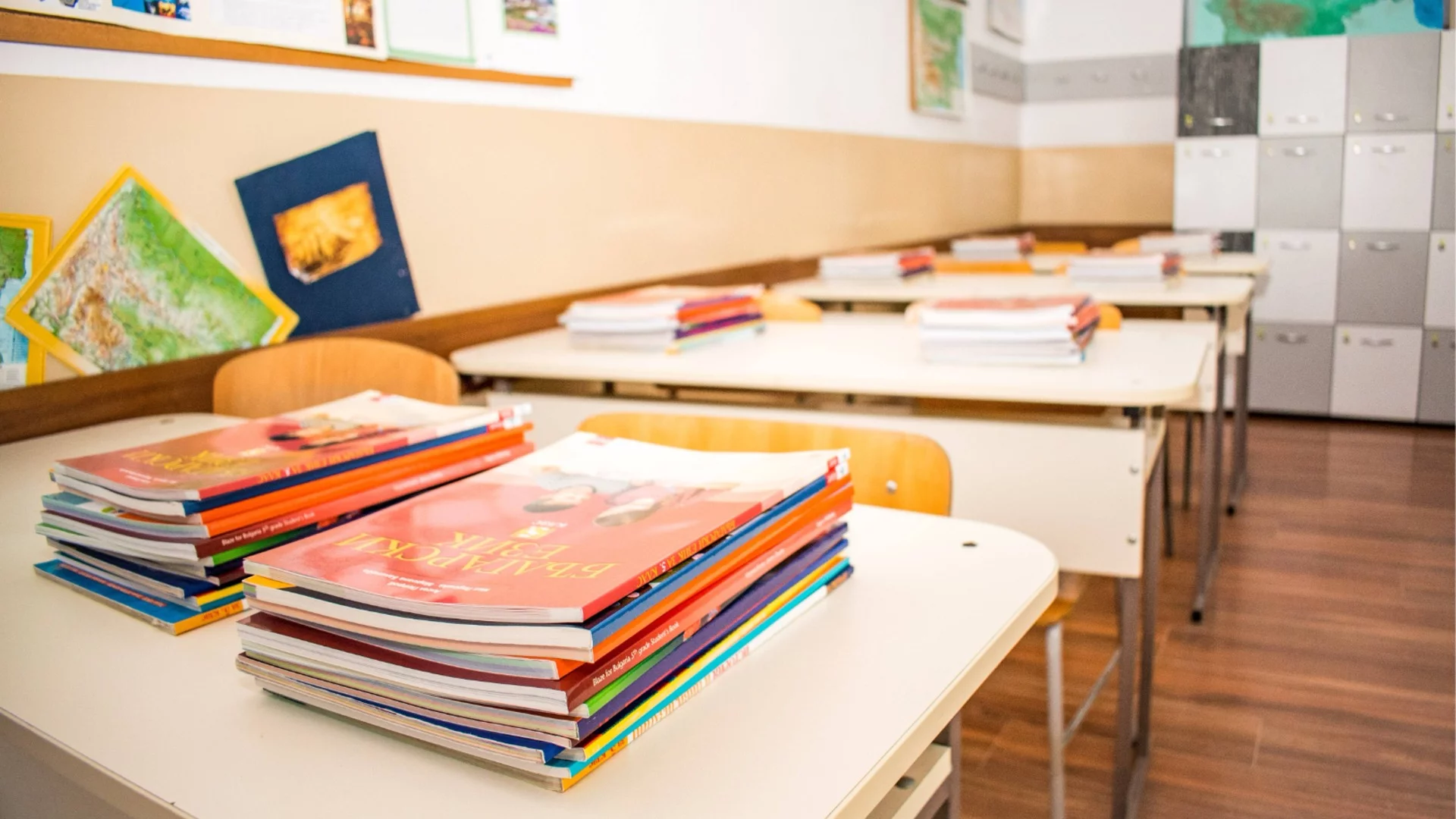 Една трета от първолаците не знаят как да ползват книги, защото няма скролване: Проучване от Великобритания