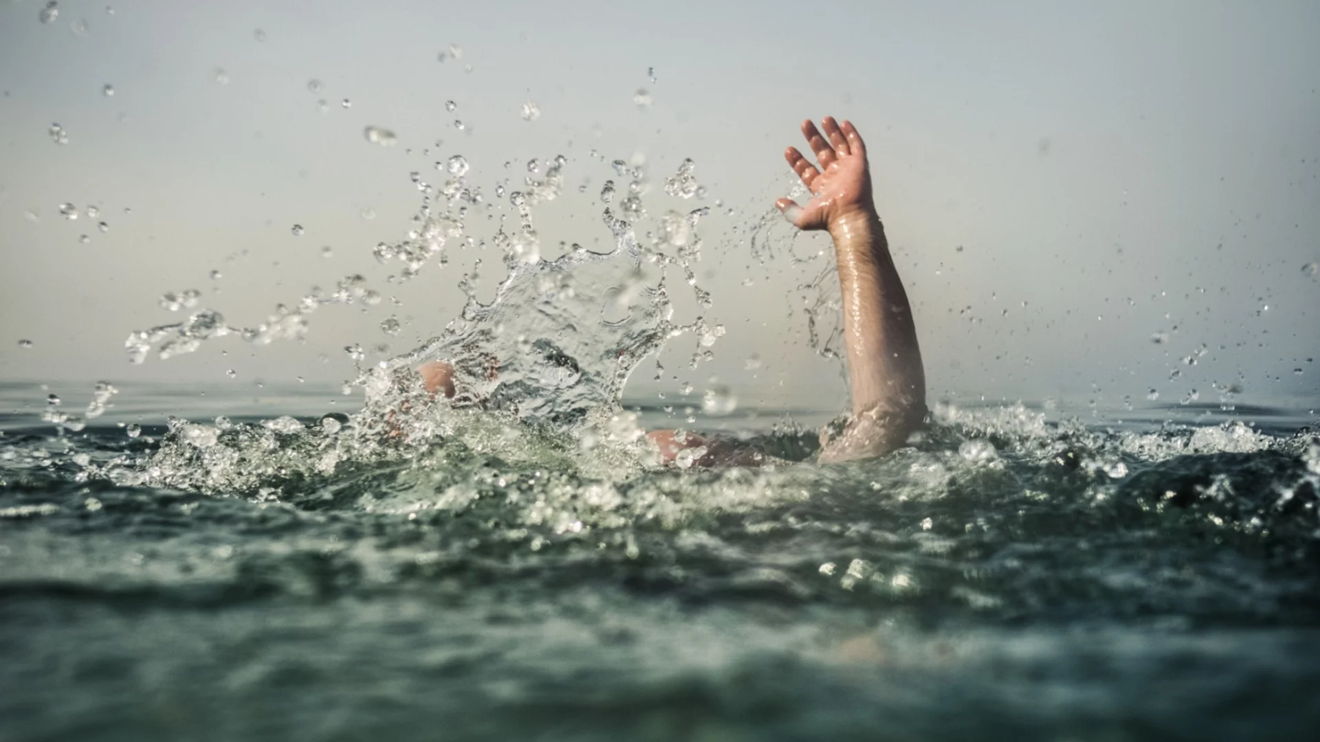 Млада жената падна в ледените води на Гребния канала в Пловдив