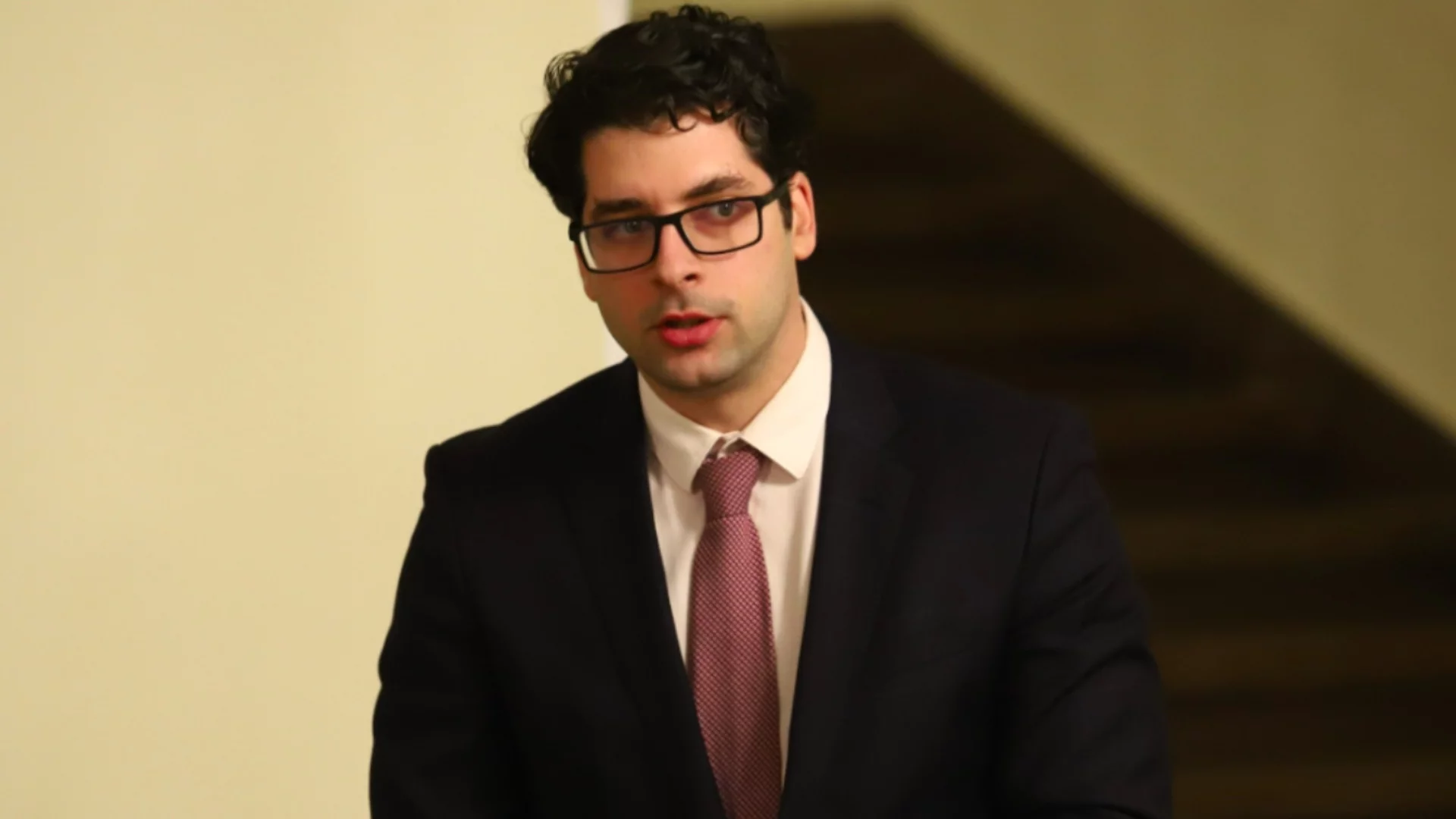 Вие, министрите, сте за малко - не се хабете да ни реформирате