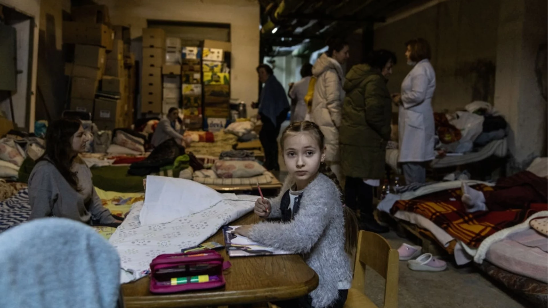 Русия готви усилено украински деца за армията си, а младото население в окупираните земи - за руски граждани