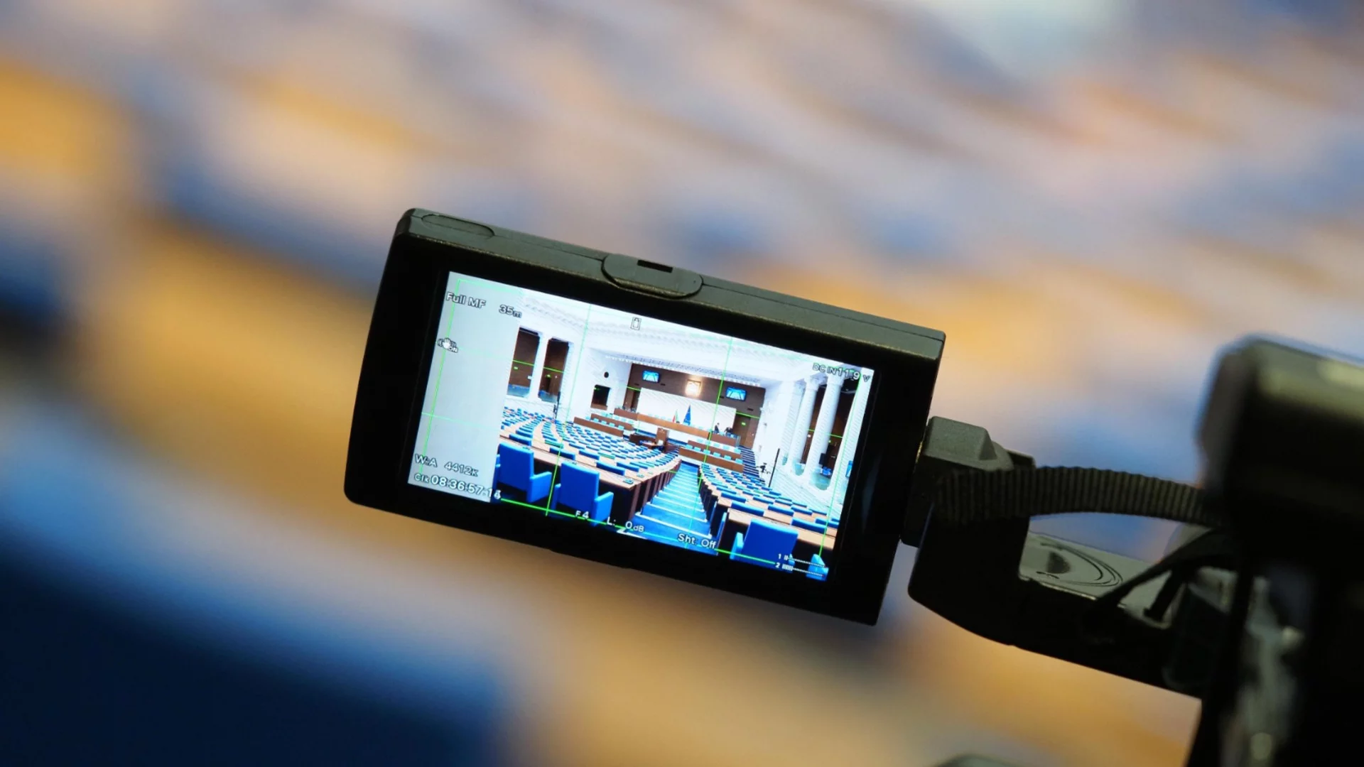 Провал и на втория опит за силово вкарване на изборните промени: Няма кворум в НС