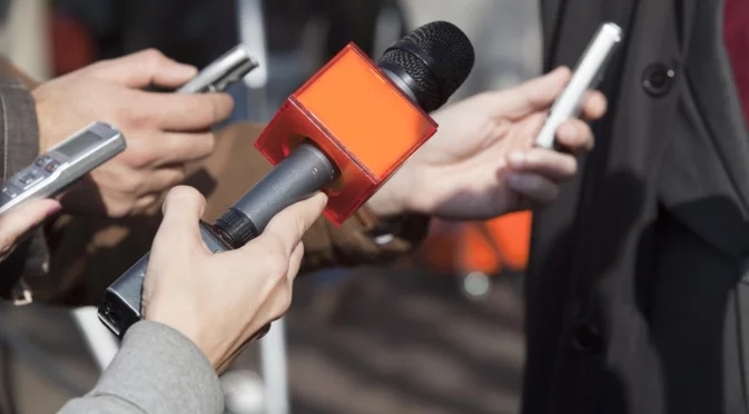 Интервю с мъркане и масаж на ушите