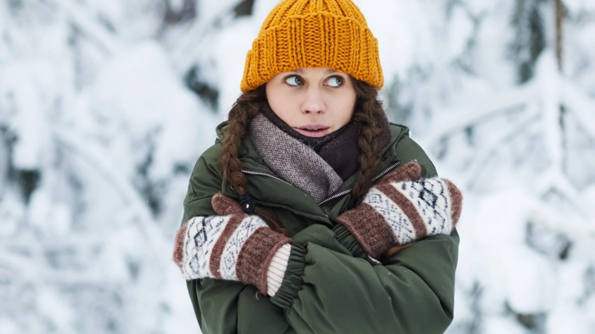 Студеното време не ви разболява: Ето какво наистина стои зад настинките