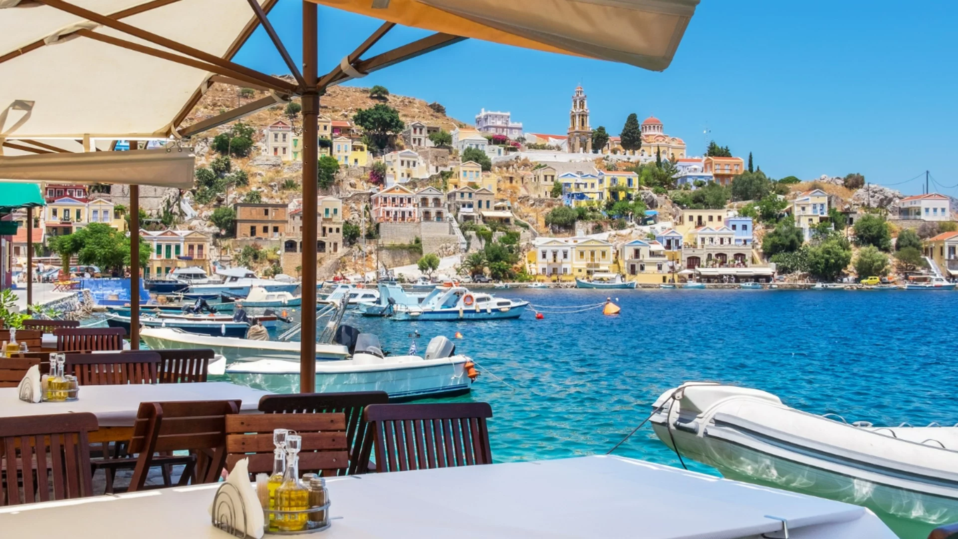 В Гърция са в паника: Няма персонал за летния сезон