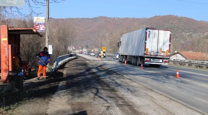 Заради ремонт: Затруднено движение по пътя София - Кулата