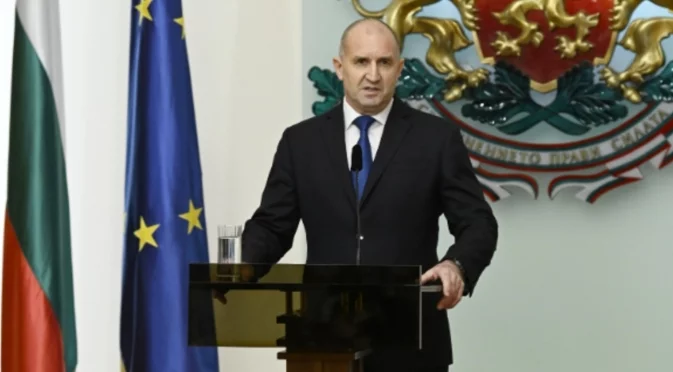 "За република с главно Р": "Трети март" се възпяха с химн с Радев (ВИДЕО)