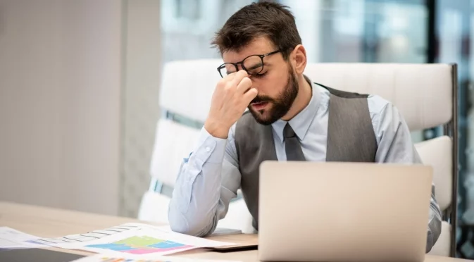 Българинът прегрява на работа: В световния топ 5 сме по риск от бърнаут