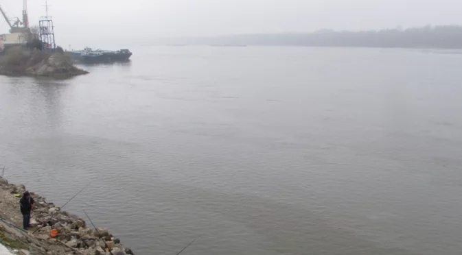 Издирват моряк, изчезнал във водите на река Дунав