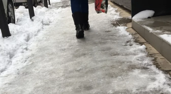 Сигнали за много контузии в Русе заради поледиците (ВИДЕО)