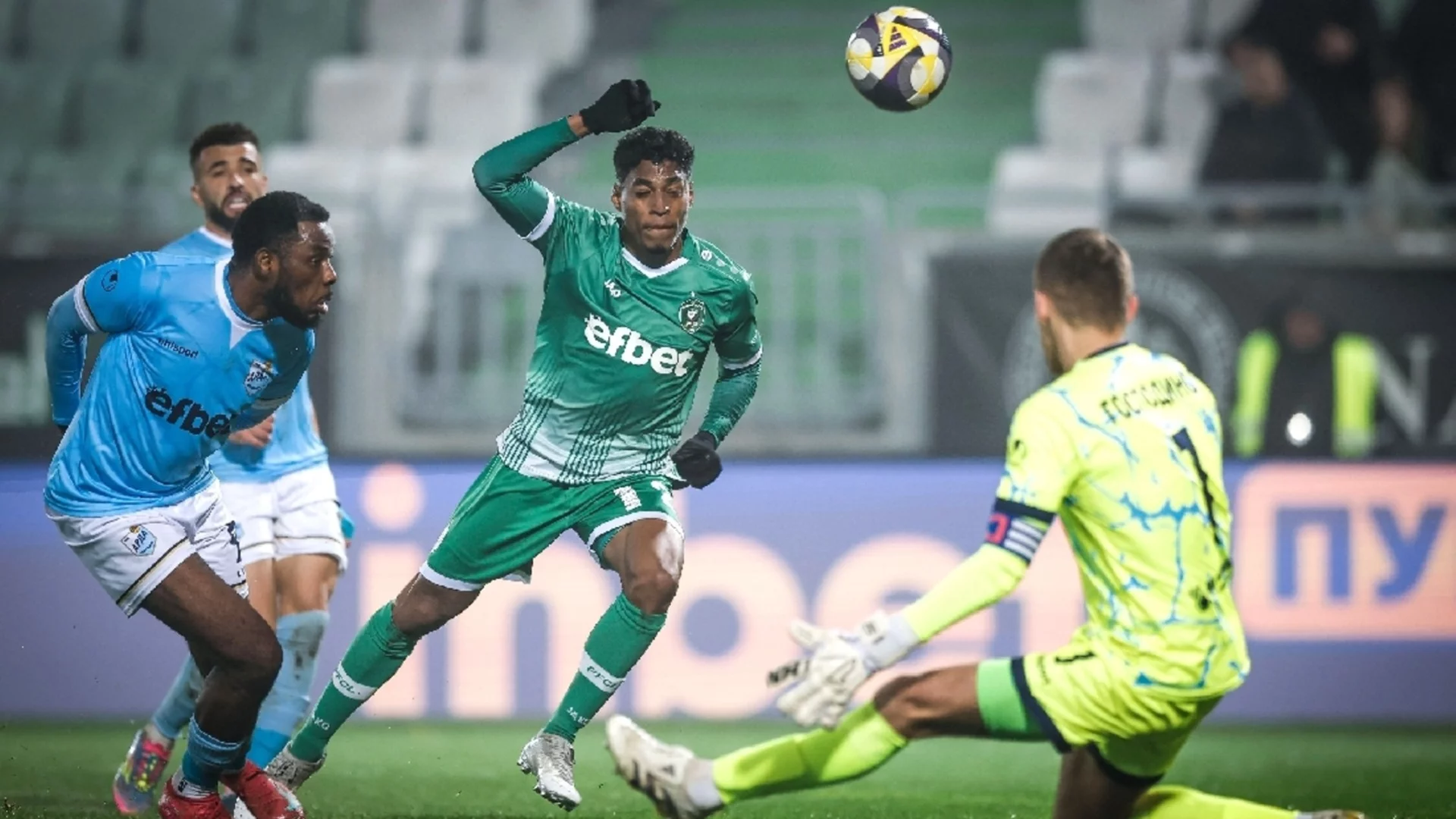 Вече тренира с Ботев Пловдив, но го спрягат за турски тим: Каква ще е съдбата на крило на Лудогорец?