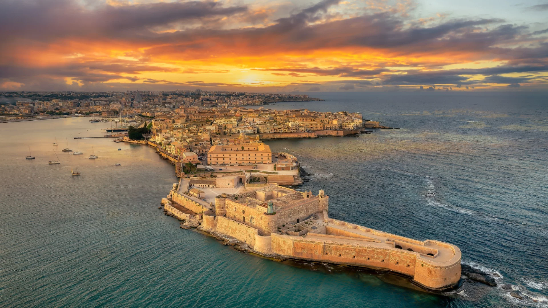 1 млрд. евро щети: Циклонът "Хари", който ще влияе на времето и в България, срина Сицилия (ВИДЕО)