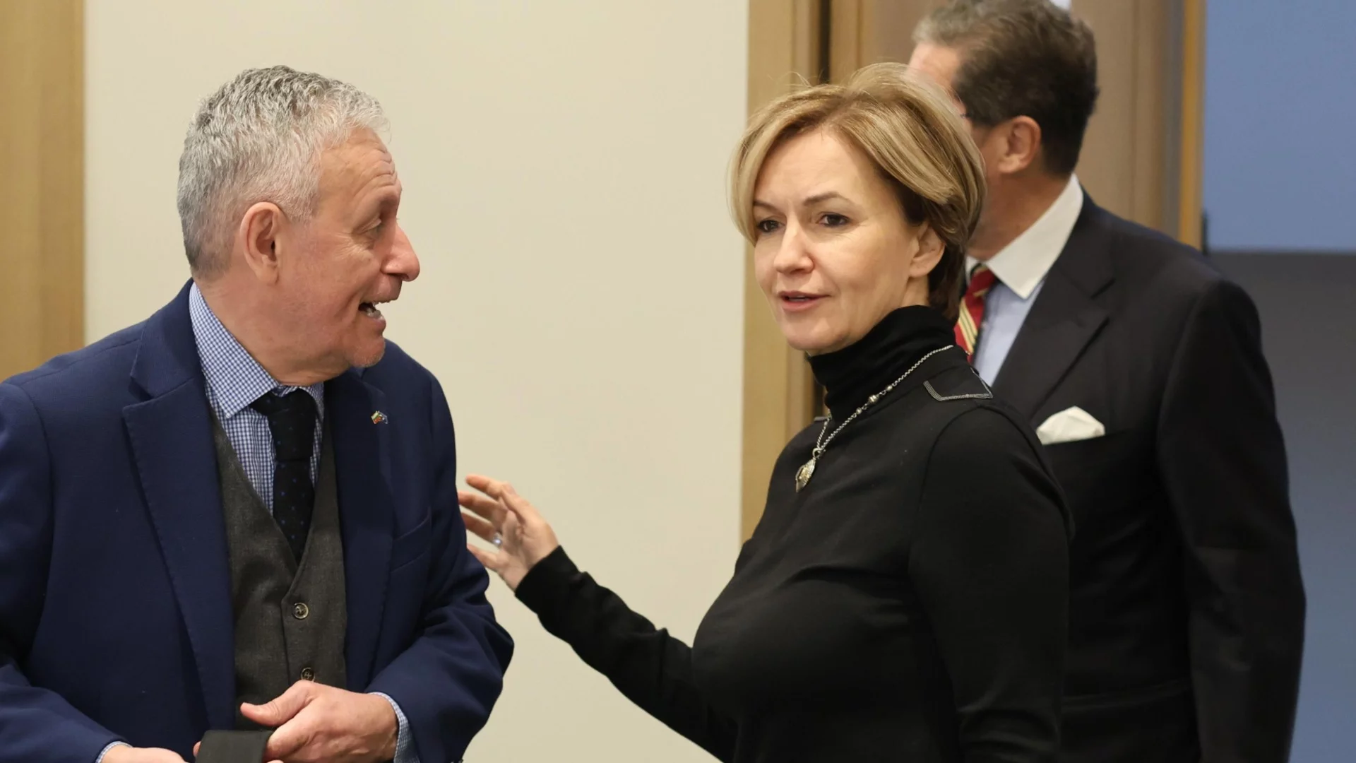 Арогантно поведение към журналист: АЕЖ "осъди" Соломон Паси