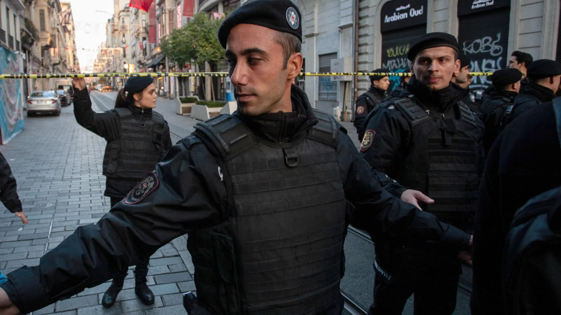 Кървав ужас в сърцето на Истанбул: Разчленено тяло на жена в контейнер за боклук взриви Турция