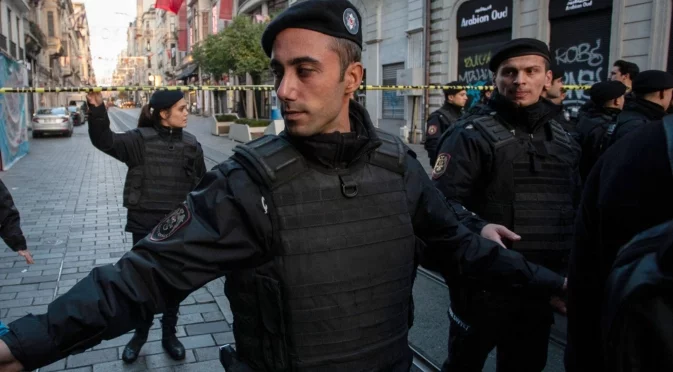 Кървав ужас в сърцето на Истанбул: Разчленено тяло на жена в контейнер за боклук взриви Турция