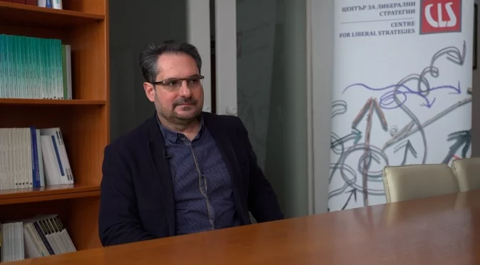 Даниел Смилов: Йотова няма да води политика, различна от тази на Радев