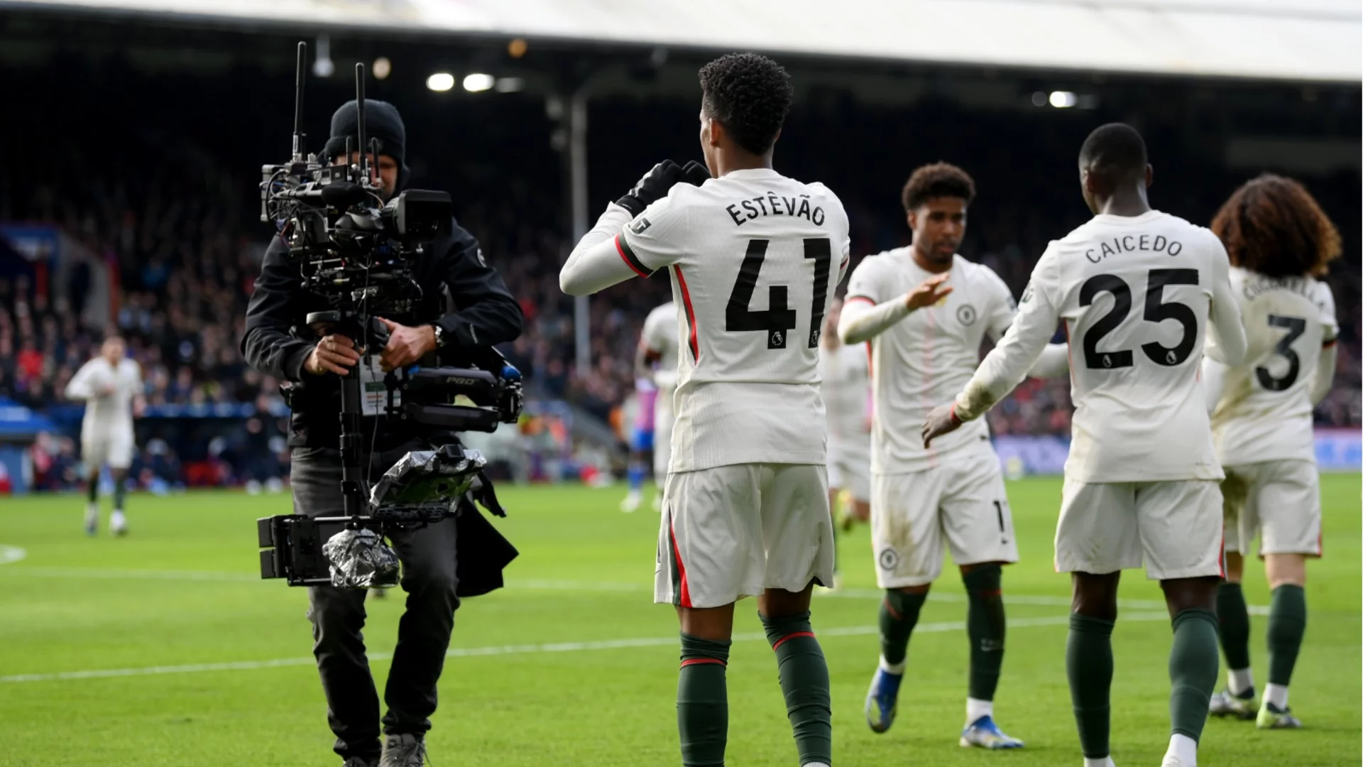 Челси влетя в топ 4, фурорът на сезона не сдава второто място (Резултати от Висшата лига)