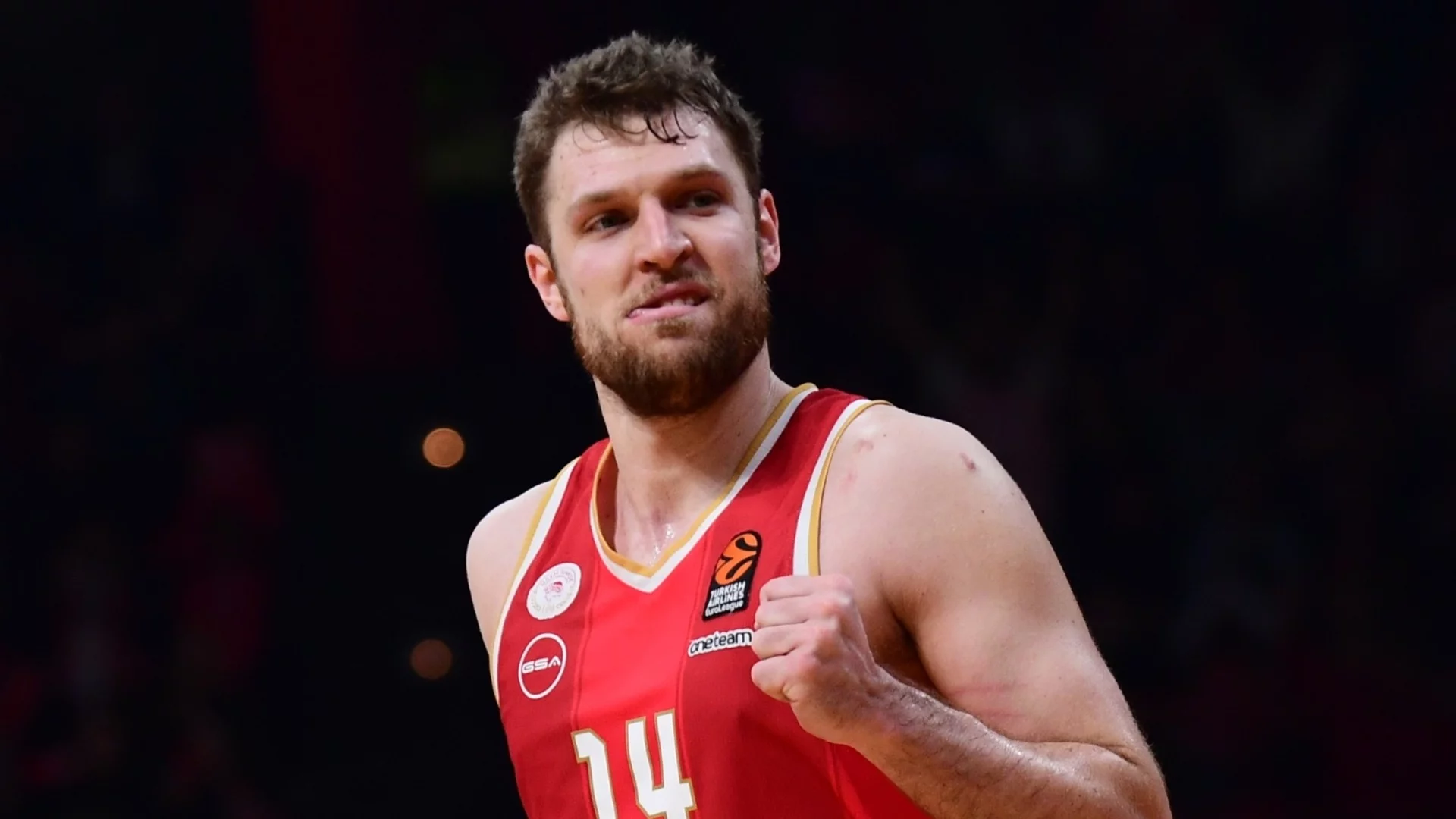 Везенков блести при 15-ата поредна победа на Олимпиакос в Гърция!