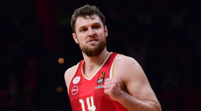 Везенков блести при 15-ата поредна победа на Олимпиакос в Гърция!