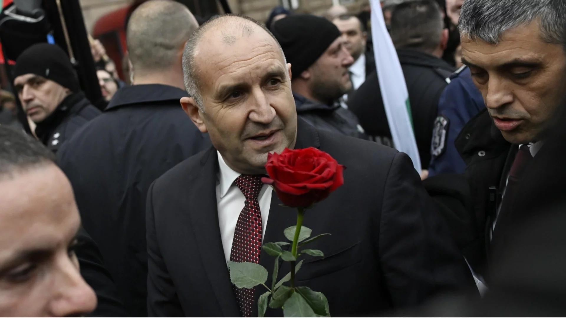 Румен Радев ще разбърка картите на цялото партийно представителство