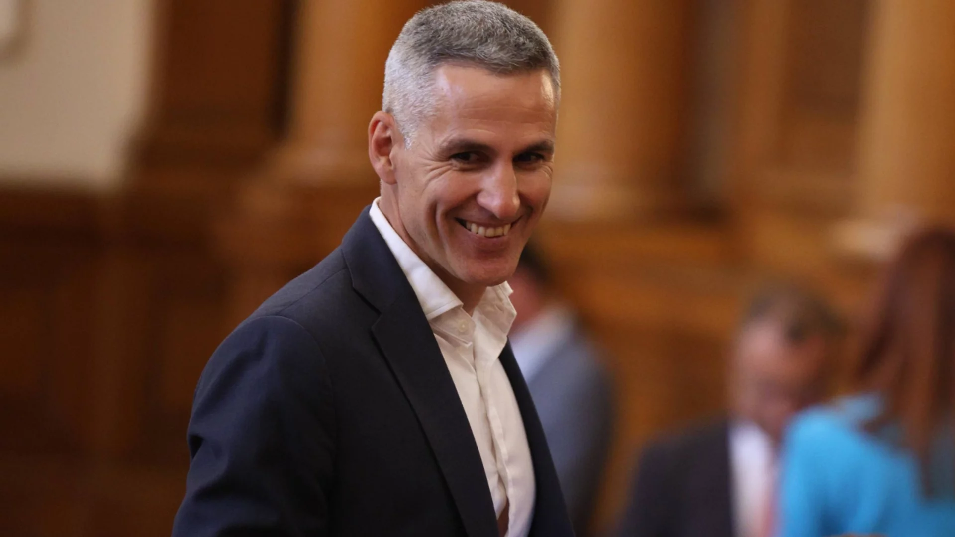 Премиер по принуда: Ще приеме ли Андрей Гюров тежката корона на служебната власт?