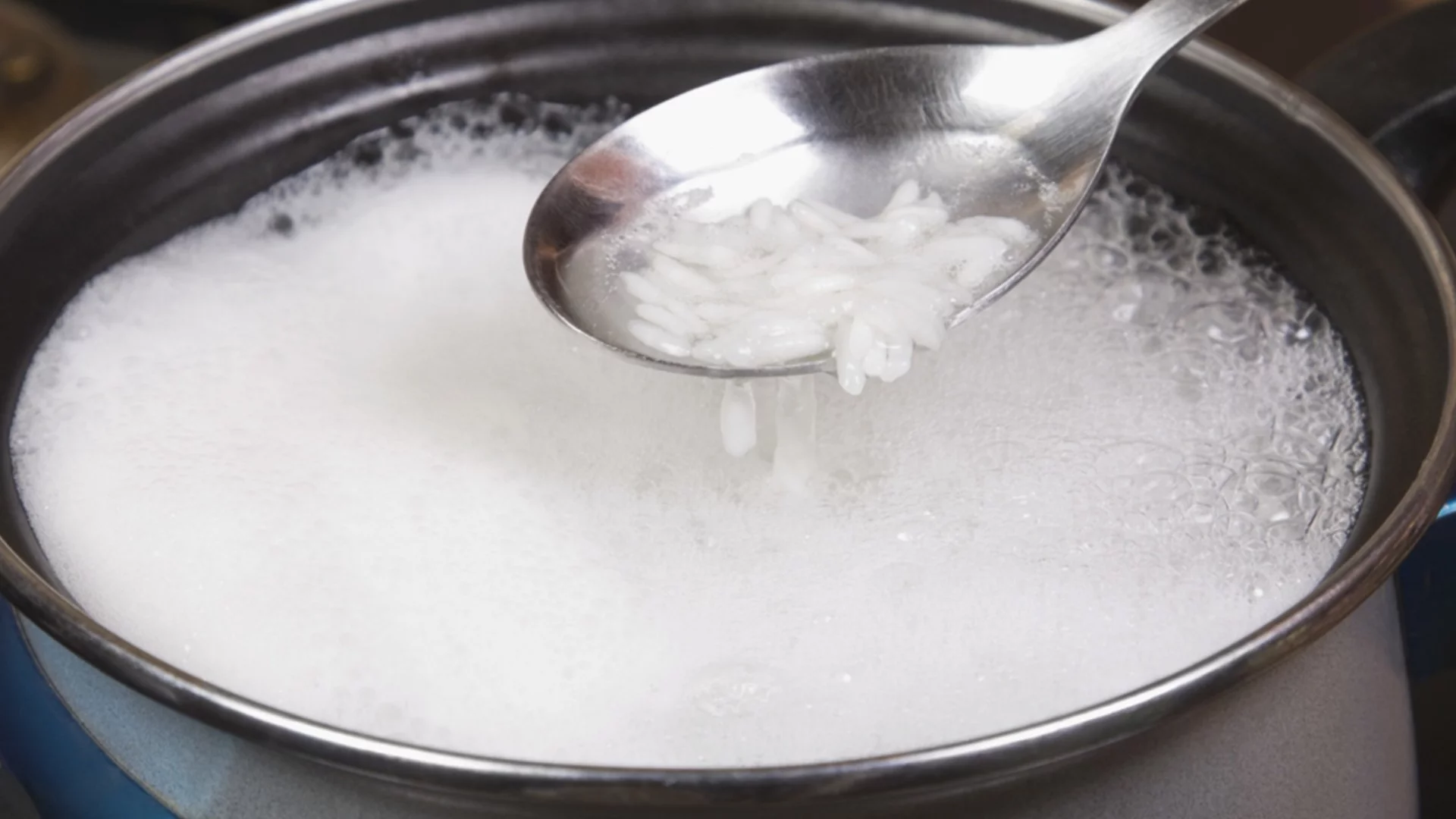 Градински зеленчуци, които трябва да наторите с оризова вода