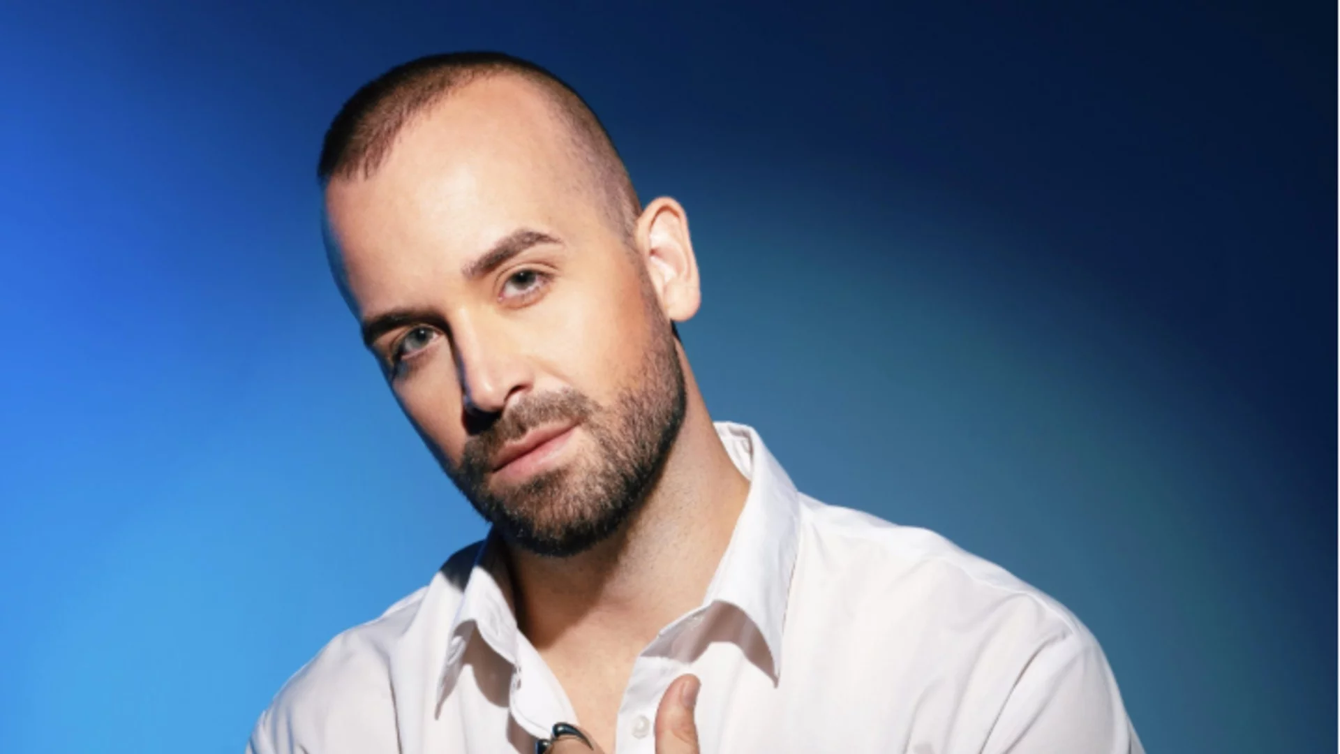 Вениамин с нова емоционална песен за любовта, която не забравяме (ВИДЕО)