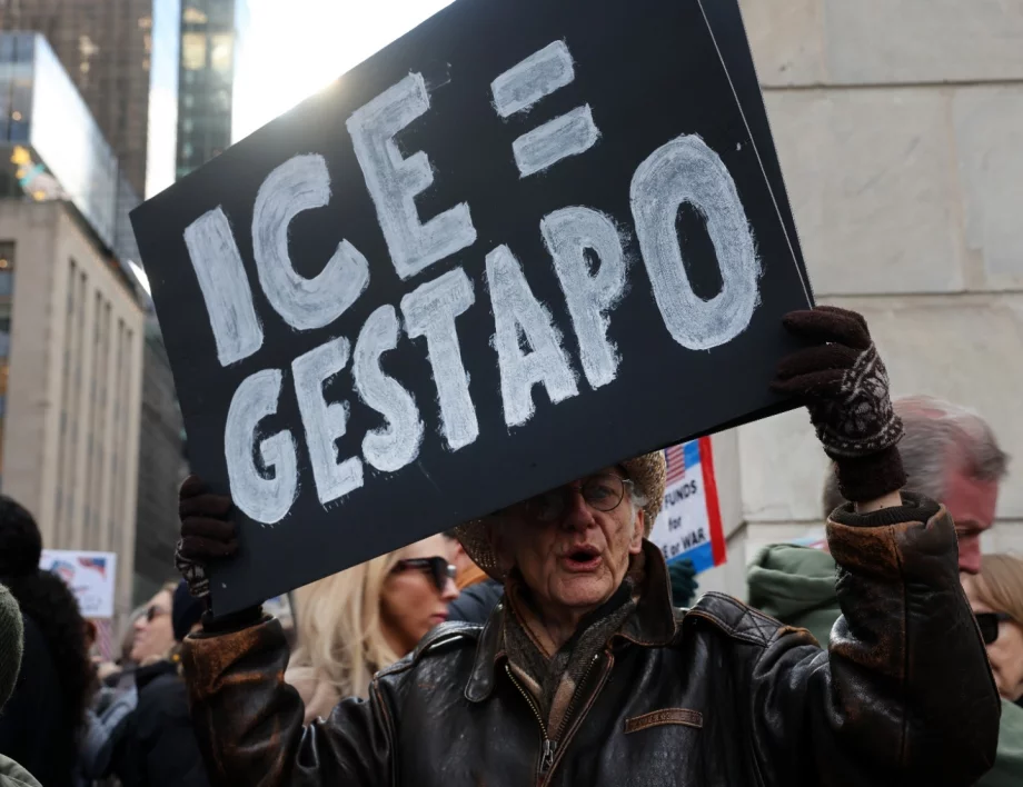 Подробности за убийството в Минеаполис: Имиграционните застреляли медик с телефон, а не с пистолет (СНИМКИ+ВИДЕО)