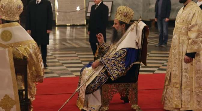 Тържество на вярата: Патриарх Даниил посрещна безценни православни светини от Гърция