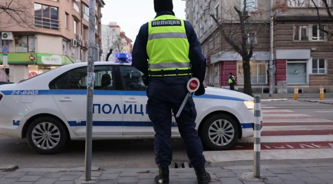 "Случва се за първи път от 20 години": Вандали изпотрошиха спирки в Симитли