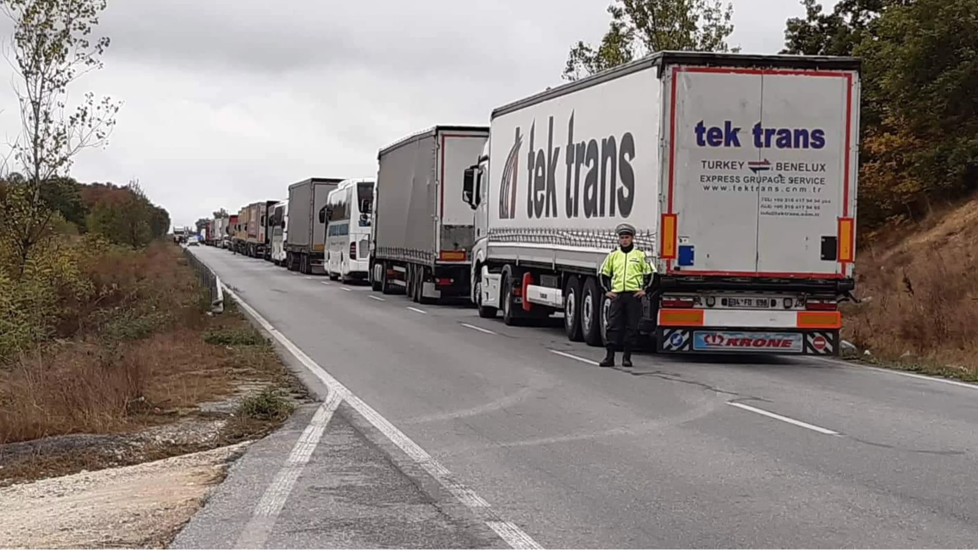 Натоварен трафик на два гранични пункта