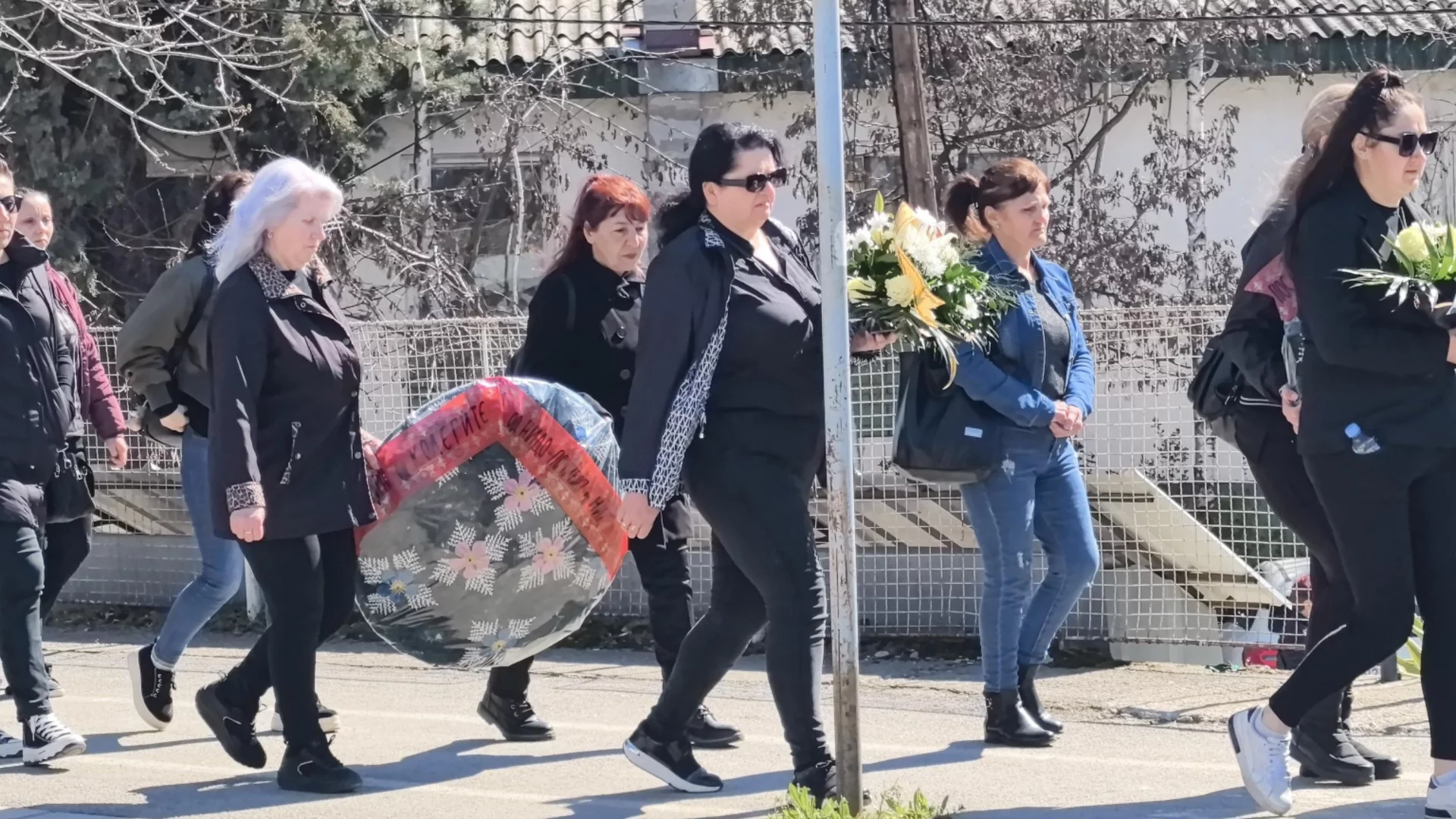 Напрежение по делото „Кочани“: За малко да изгонят почернени родители от съдебната зала