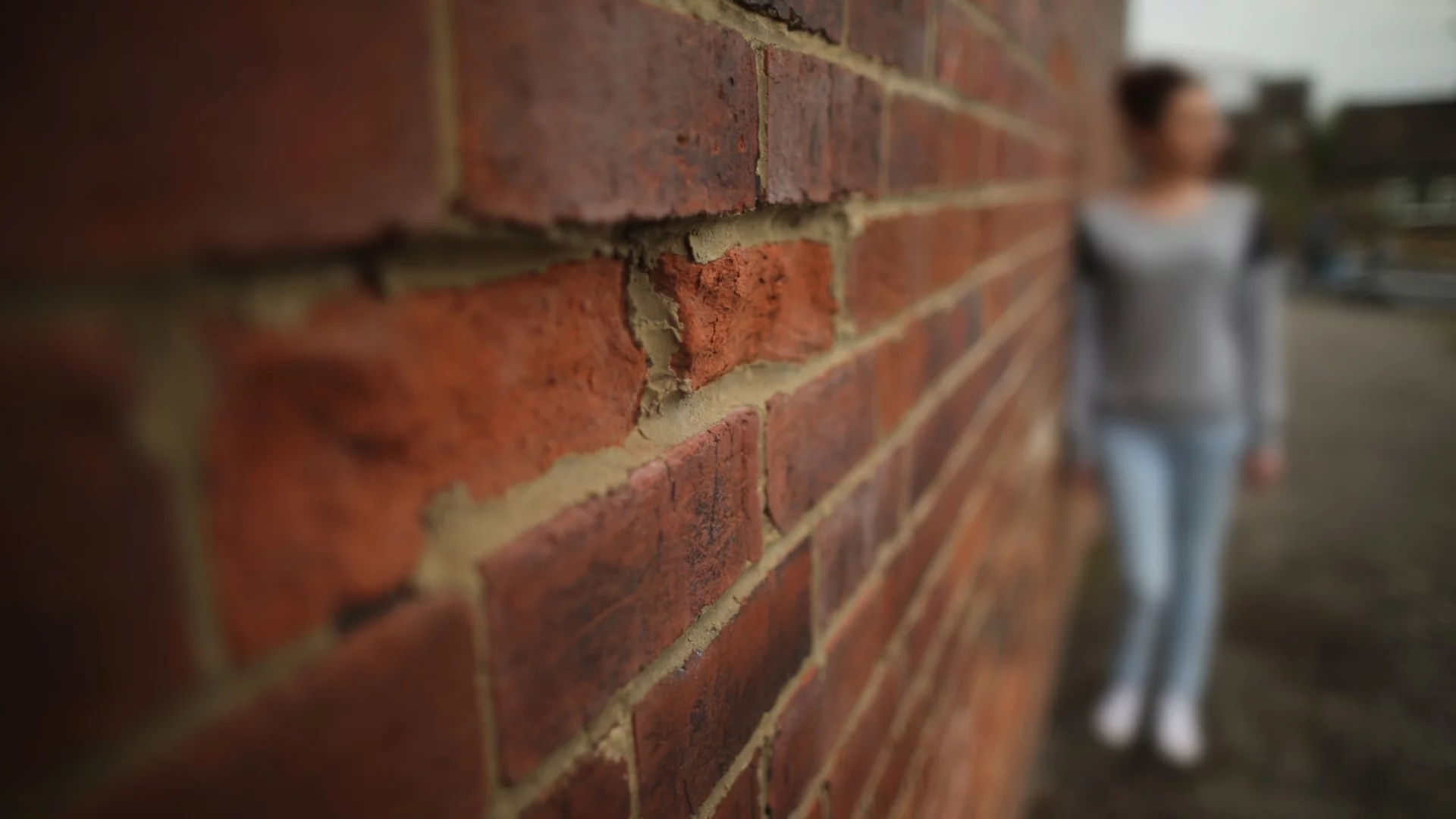 Скубане, ритане, заплахи за убийство: Агресия между ученички в Благоевград