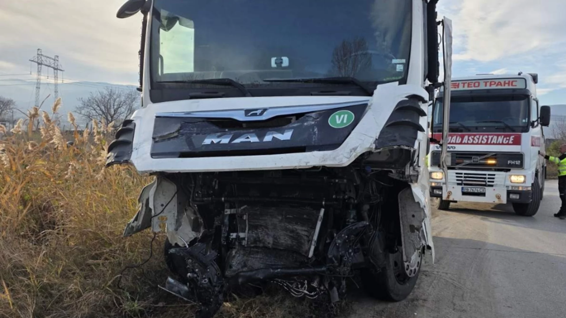 Три камиона и една кола: Тежка катастрофа, има жертва