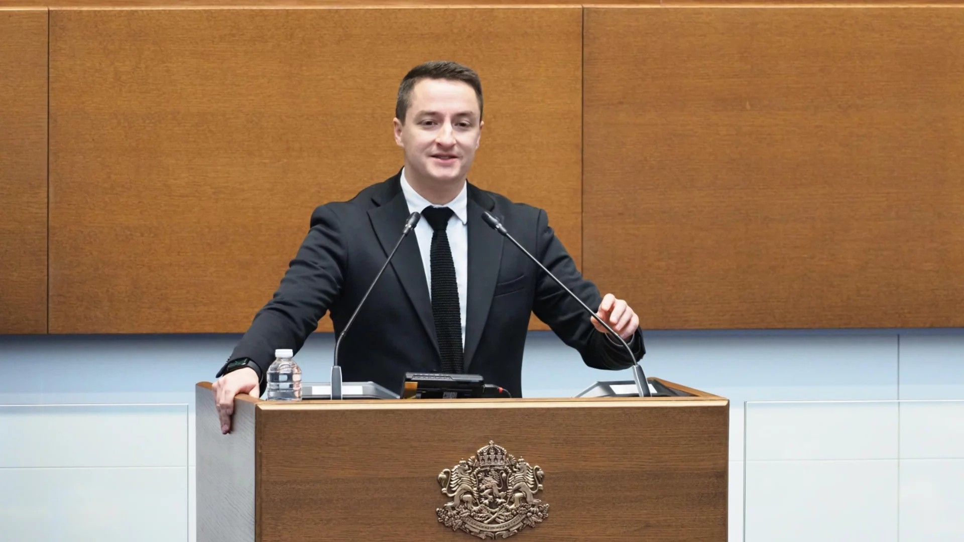 "Котенце, песничка, стихотворение … Румен Радев": Явор Божанков заговори за предизборни манипулации