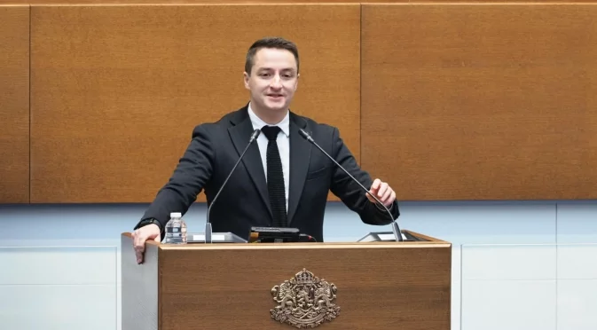 "Котенце, песничка, стихотворение … Румен Радев": Явор Божанков заговори за предизборни манипулации