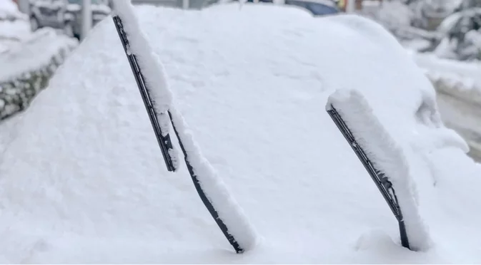 За и против вдигането на чистачки на предното стъкло през зимата