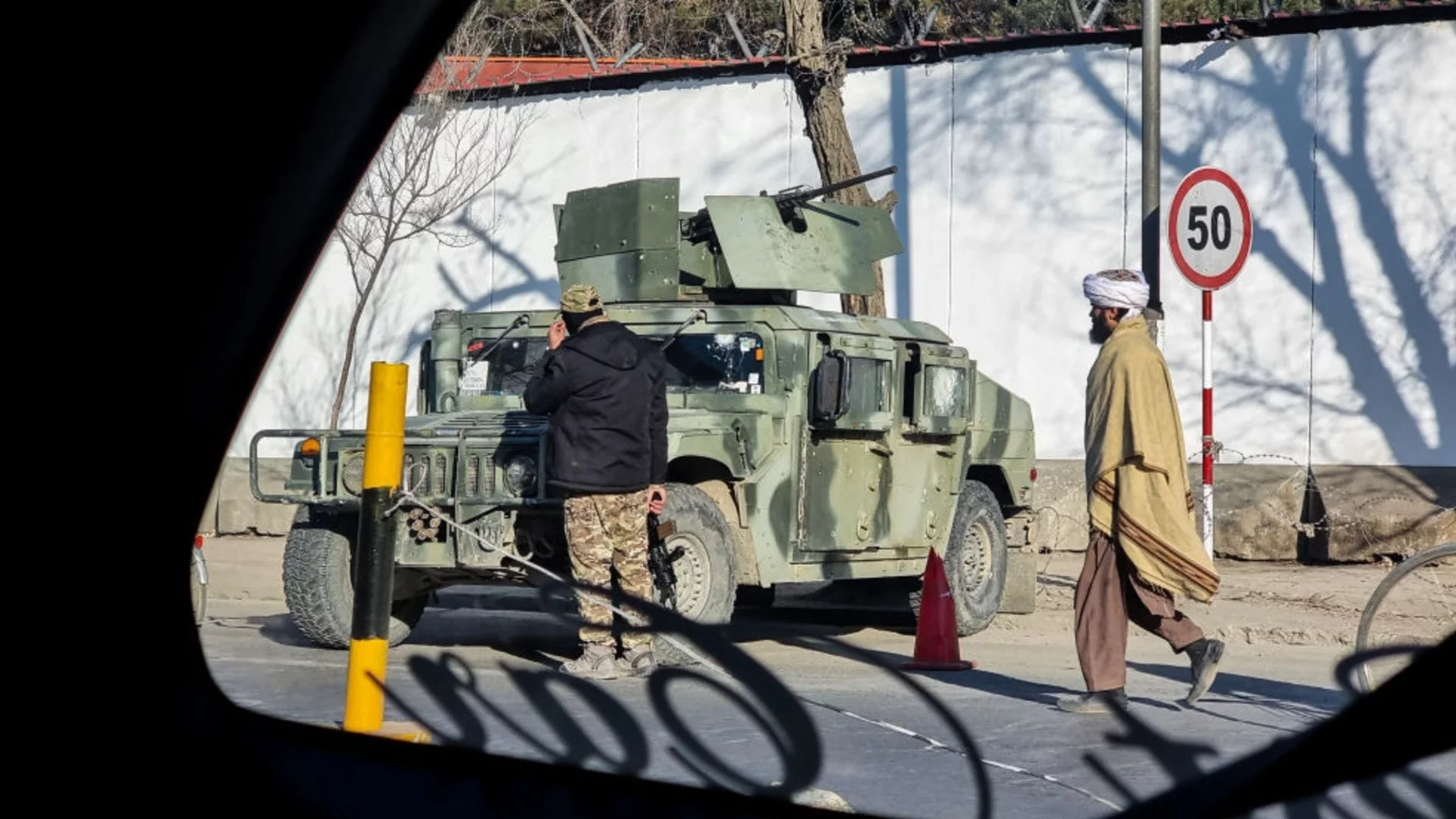 Белгия връща афганистански имигранти, преговаря с талибаните