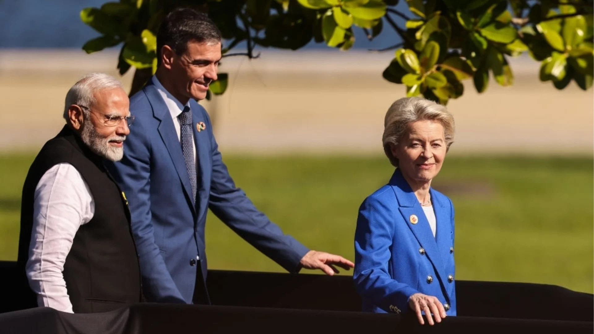 "Европейците финансират война срещу самите себе си": САЩ в атака заради сделката ЕС-Индия и руския петрол (ВИДЕО)