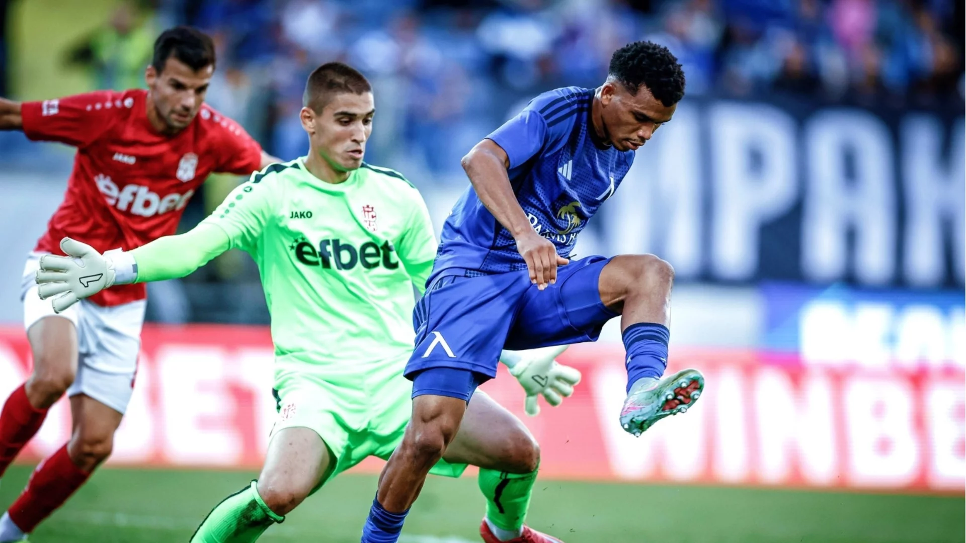 Два отбора от Серия А също се наредиха на опашката за Майкон