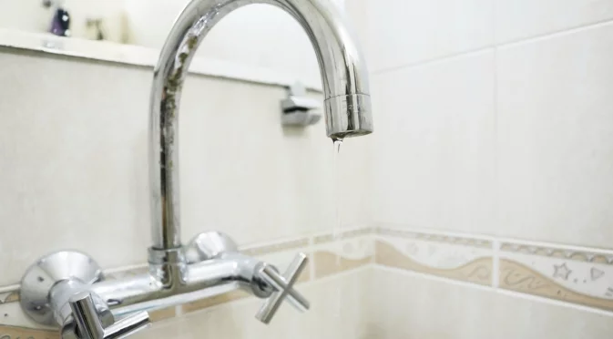 "Няма налягане": Проблеми с водата в квартал на Добрич