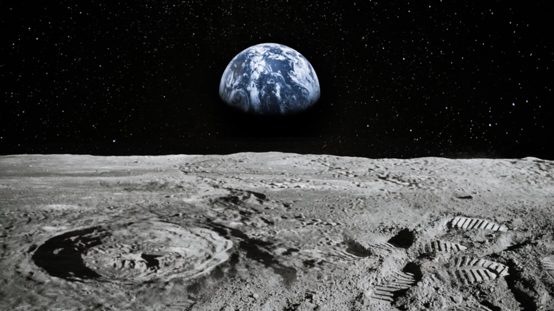 Учени: Удар на гигантски астероид може да е деформирал Луната отвътре