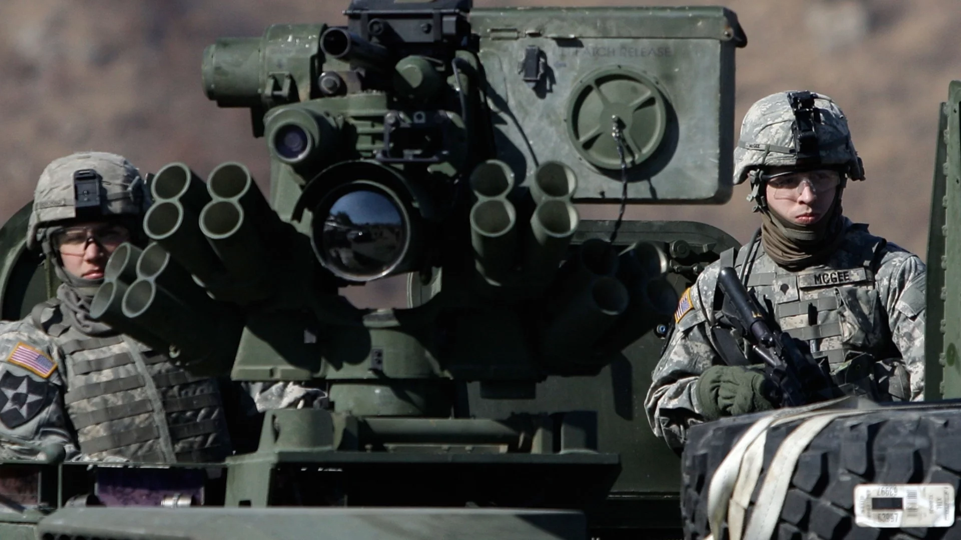 Македонските "Страйкър"-и вече са на пристанището в Гърция