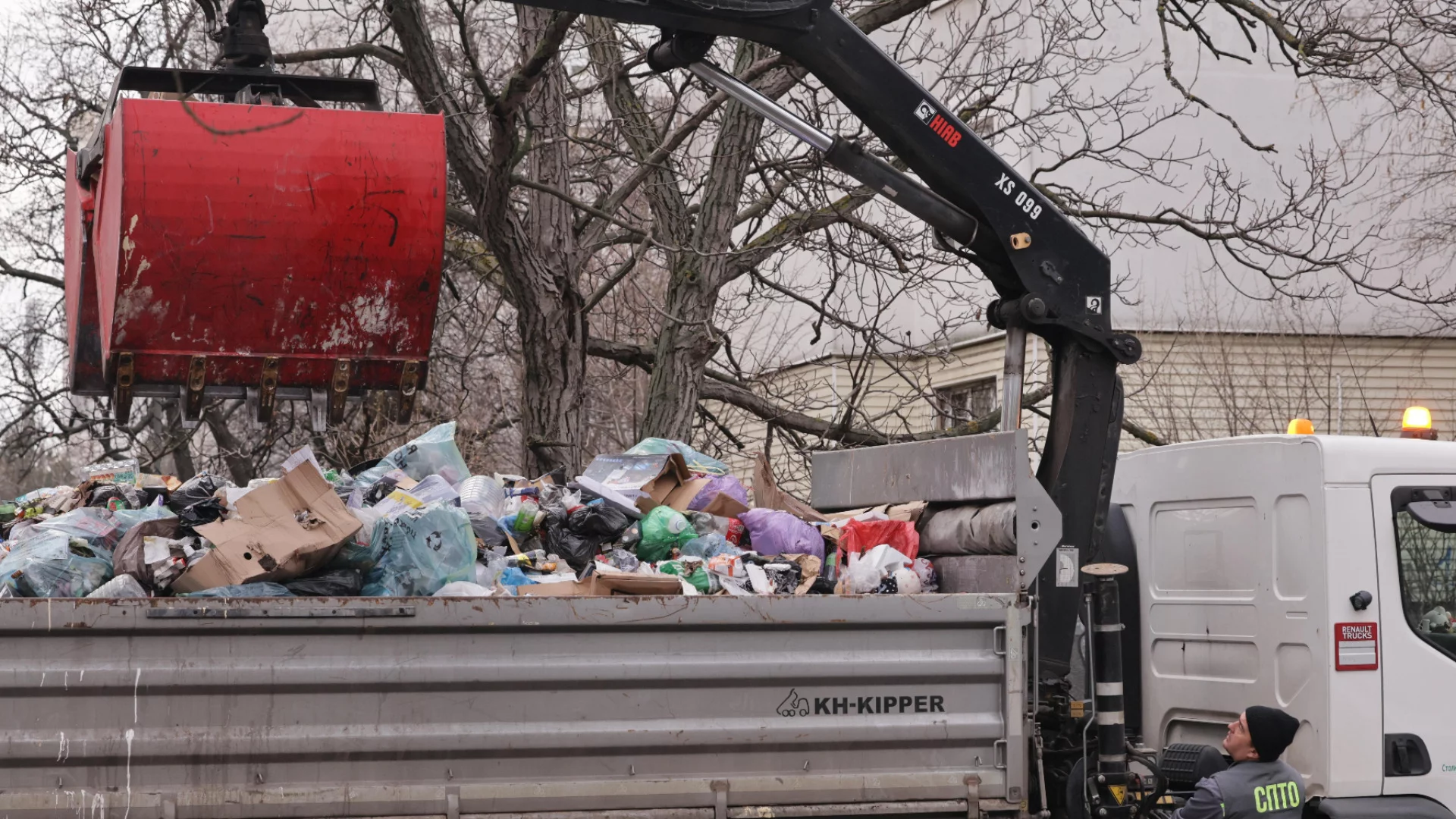 В Румъния се заинтересуваха от ММА шампион, чистещ и събиращ боклук в София