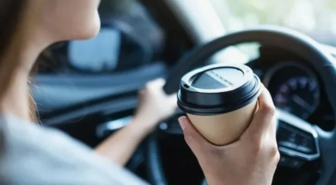 Защо кафето при шофиране НЕ ободрява, а причинява сънливост?