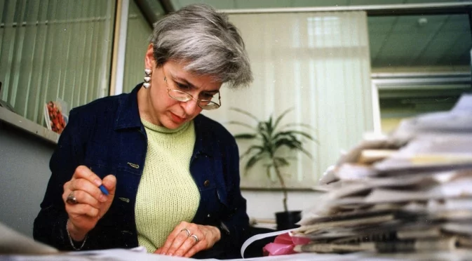 Седем пъти за девет дни: Паметната плоча на Анна Политковская в Москва пак е унищожена (СНИМКИ)