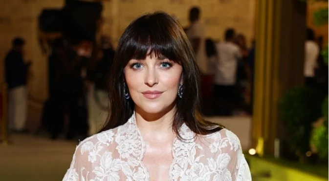 След раздялата с Крис Мартин: Дакота Джонсън отново излиза с певец (СНИМКИ)