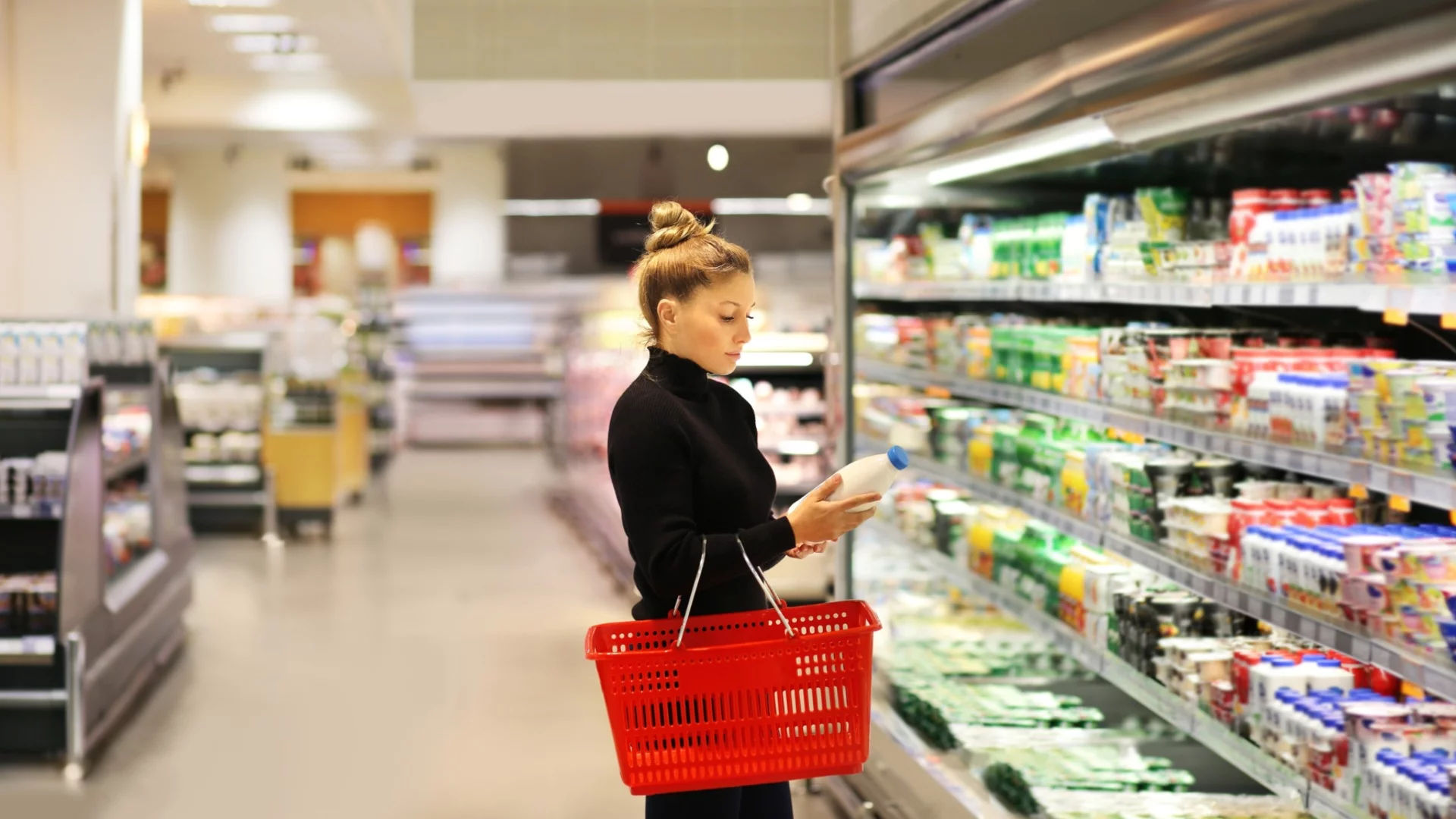 Руснаците взривяват интернет: Скандални цени на хляб, мляко, плодове и зеленчуци, за да има Путин пари за война (ВИДЕО)