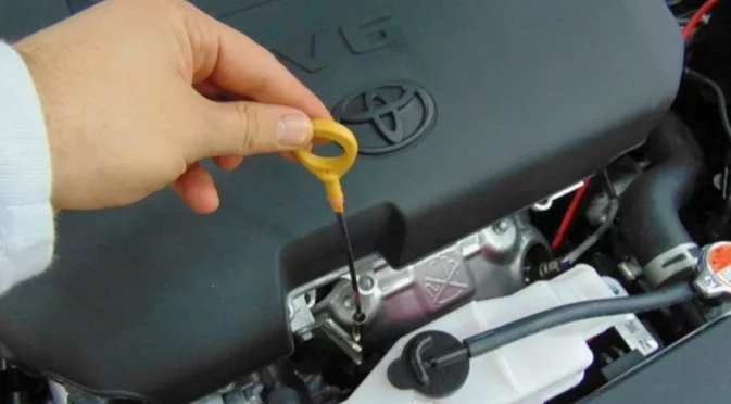 Защо дори здрав двигател харчи масло