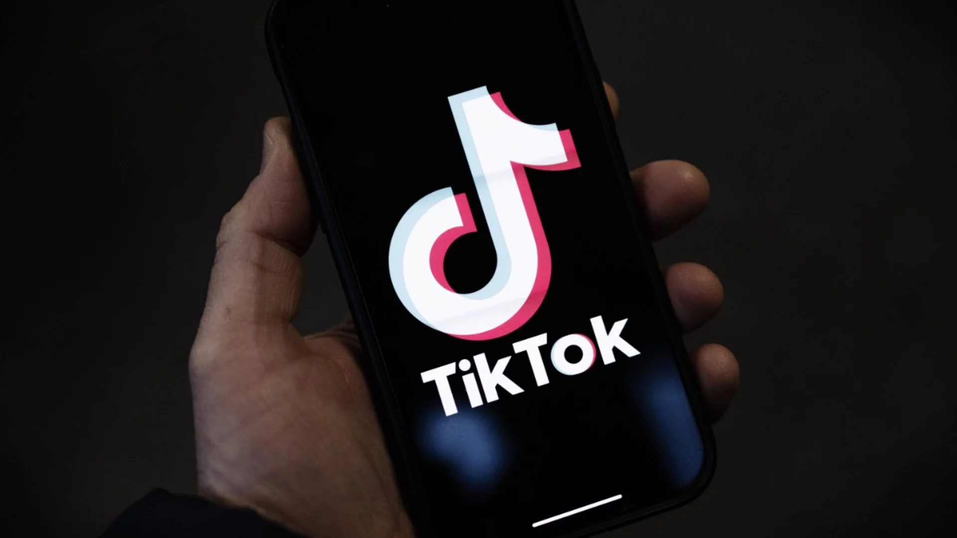 Губернаторът на Калифорния обвини "TikTok" в цензура
