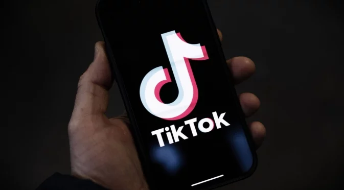Губернаторът на Калифорния обвини "TikTok" в цензура